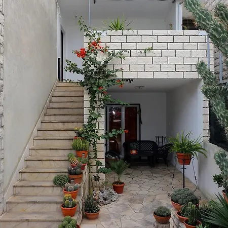 M&j Apartment