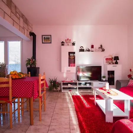 M&j Apartment *