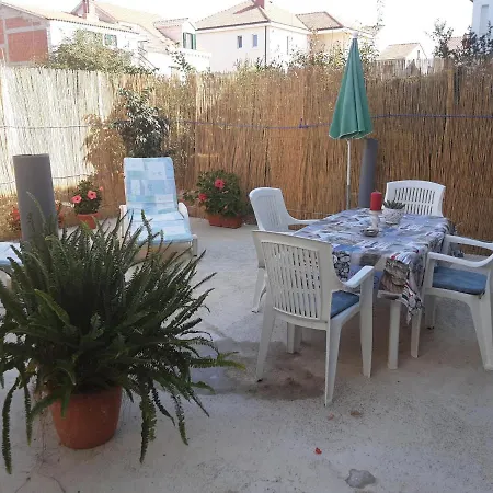 M&j Apartment *